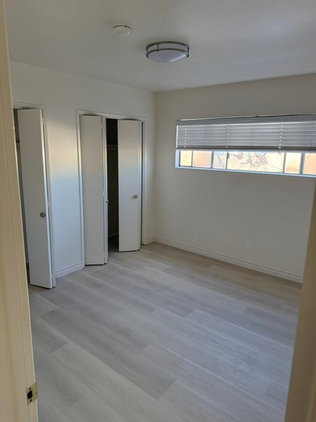 Foto del edificio - 2022 E 2nd St