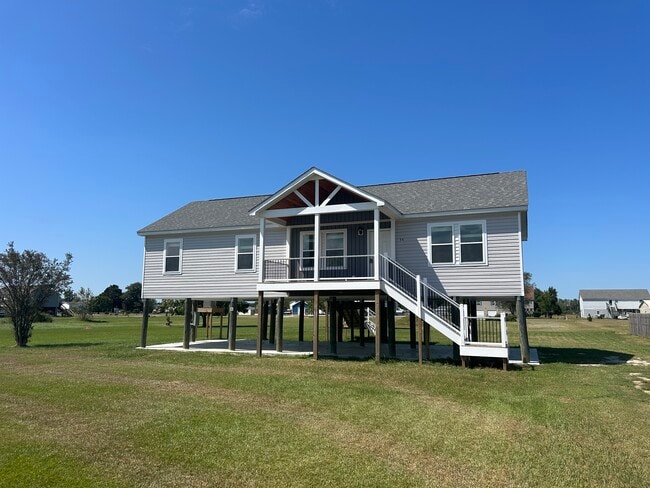 Building Photo - 54 Bay Lake Dr