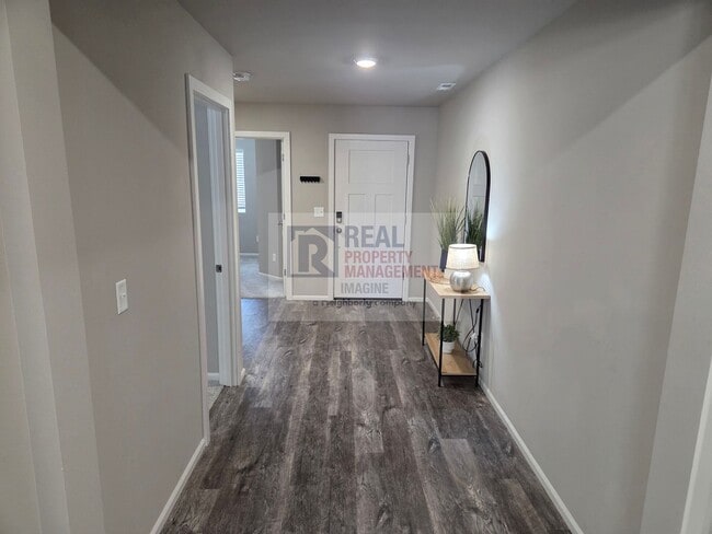 Building Photo - Check out this beautiful 3 bedroom, 2.0 ba...