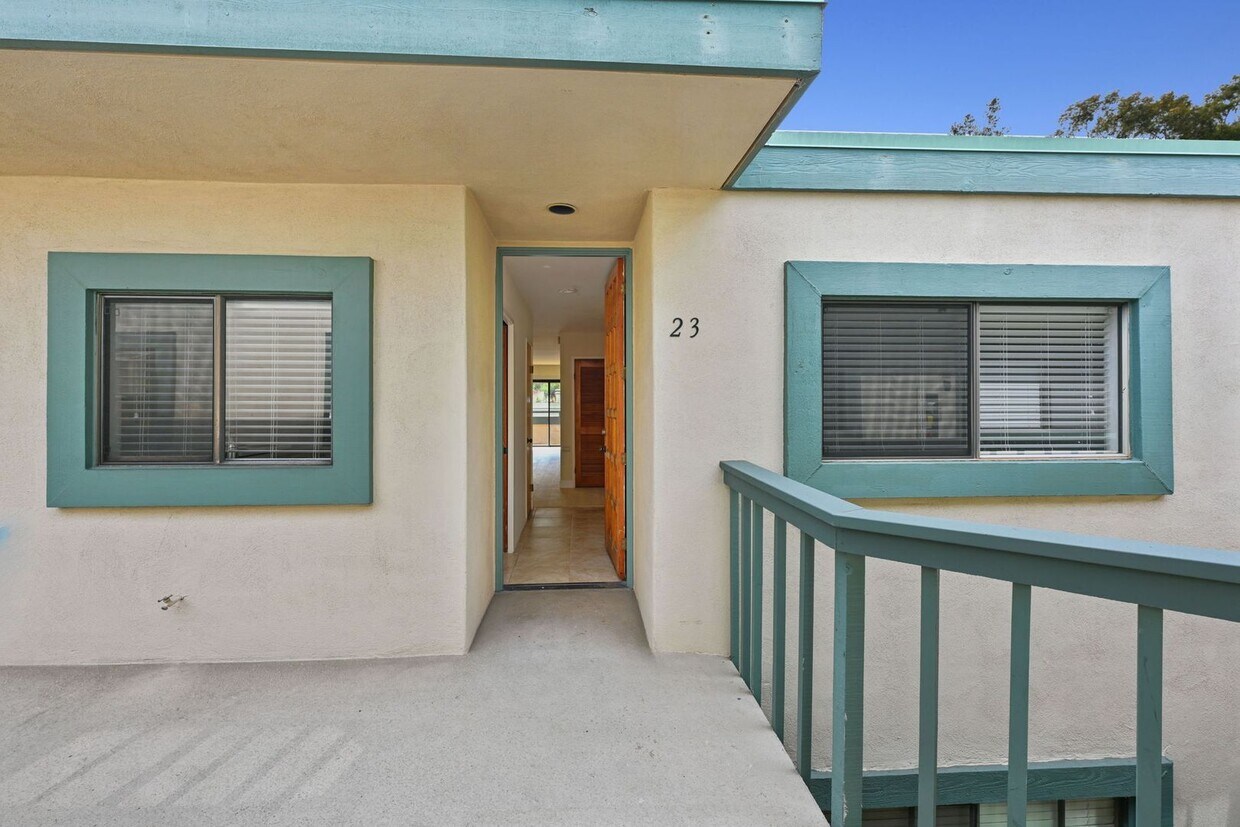 Foto principal - MISSION HILLS 2BR / 2BA CONDO – HALF OFF 1...