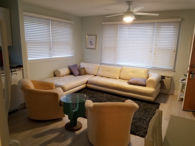 Living Room - 9609 Ventnor Ave