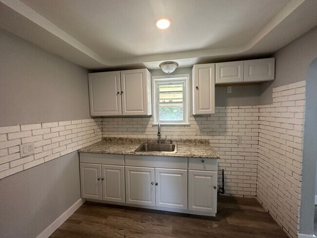 Building Photo - 3bd Garfield Heights Ranch Section 8