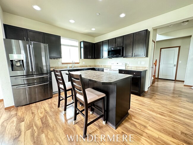 Foto del edificio - Bright and spacious, close to everything!