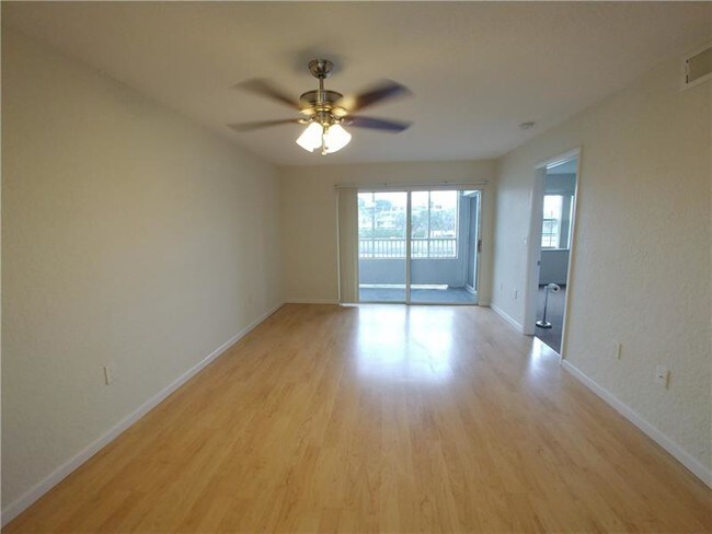 Building Photo - 2851 N Oakland Forest Dr