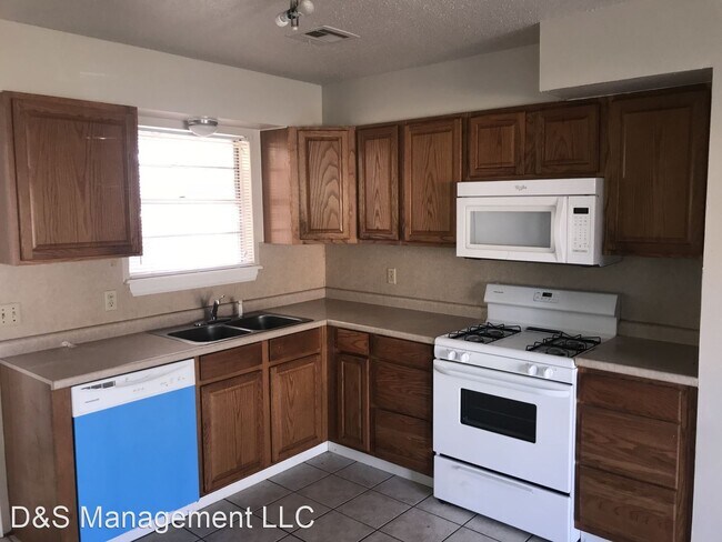 Building Photo - 3 br, 1.5 bath House - 133 SW 64th Terrace,
