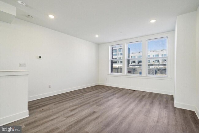 Foto del edificio - 2248 E Somerset St