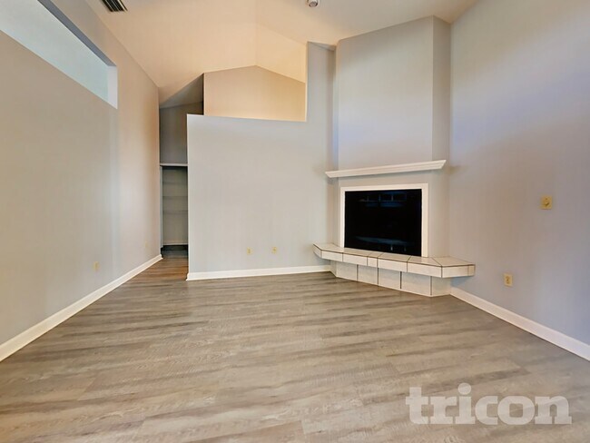 Foto del edificio - 2913 James Melvin Dr