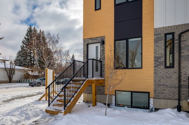 Photo du bâtiment - Brand New Townhouses in Capitol Hill Available Immediately