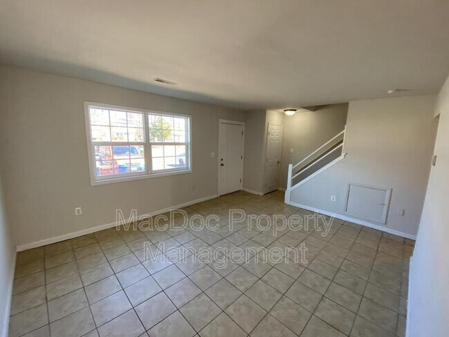 Building Photo - 810 Bellows Ave