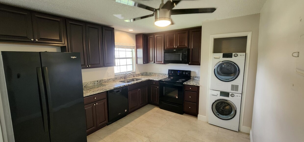 3325 AirportPulling Rd N Unit N8, Naples, FL 34105 Condo for Rent in