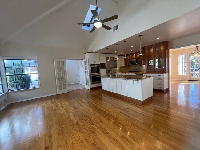 Foto del edificio - 3516 Crown Point Dr