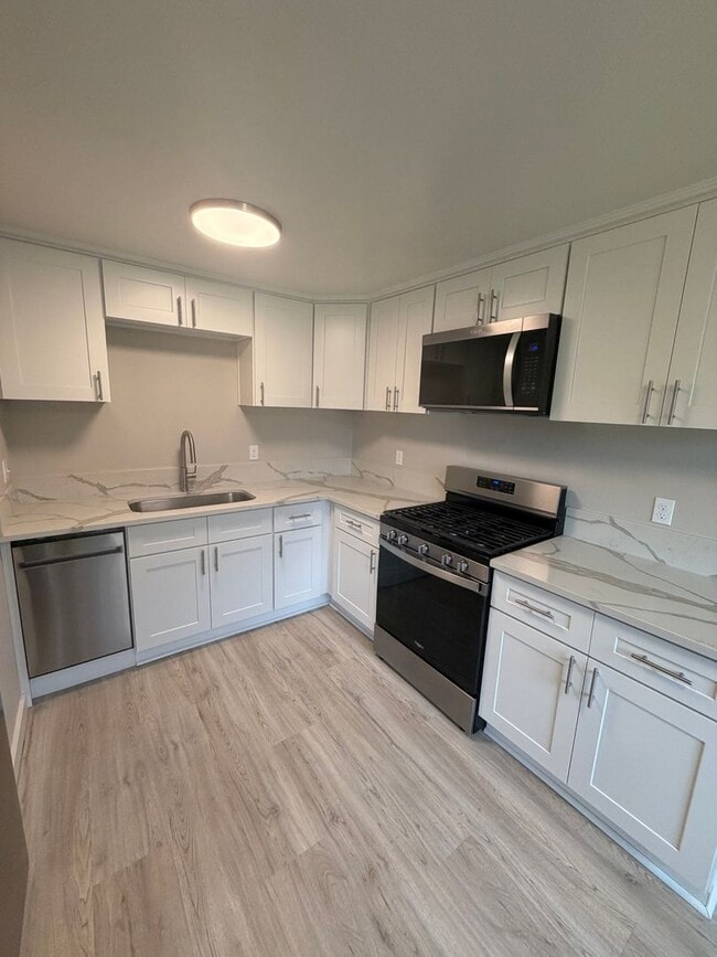 Building Photo - 2840 Railroad St SE