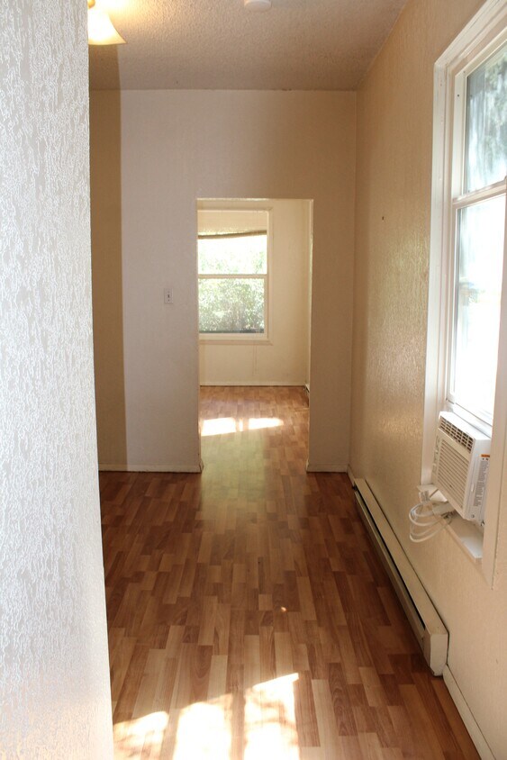 Foto del edificio - 915 Bennett Ave