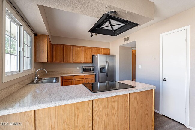 Building Photo - 6526 S McAllister Ave