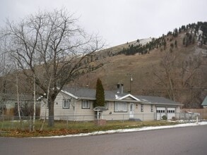 Building Photo - 556 Montana Ave