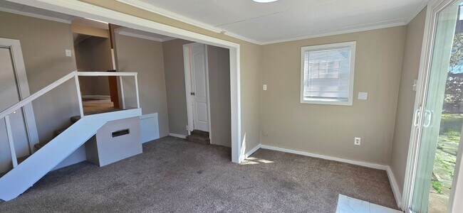 Foto del edificio - Adorable 3 Bedroom Bungalow Across from Mercy Hospital $1395!!!