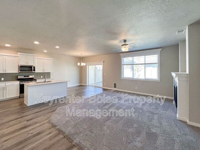 Building Photo - 4084 E Blueberry St