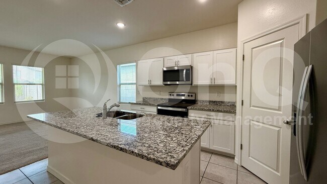 Foto del edificio - 10962 N 165th Ave