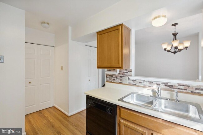 Foto del edificio - 18221 Fox Chase Cir