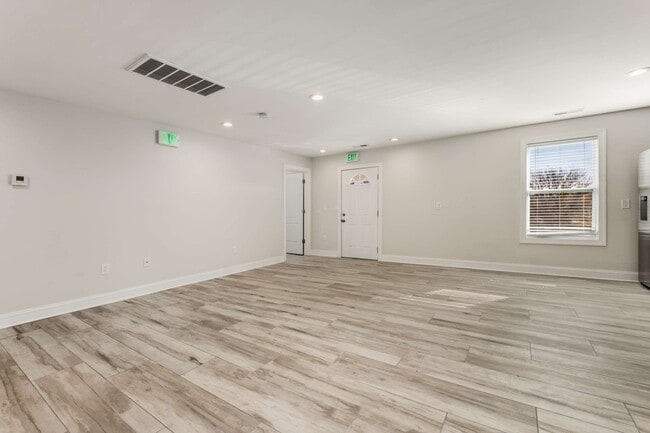 Building Photo - 115 28th Ave N