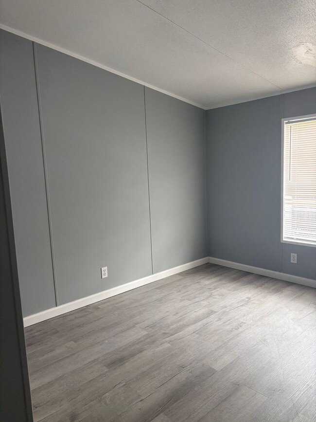 Building Photo - 3bed/2bath SFH Rent $1640/month ready November 2025