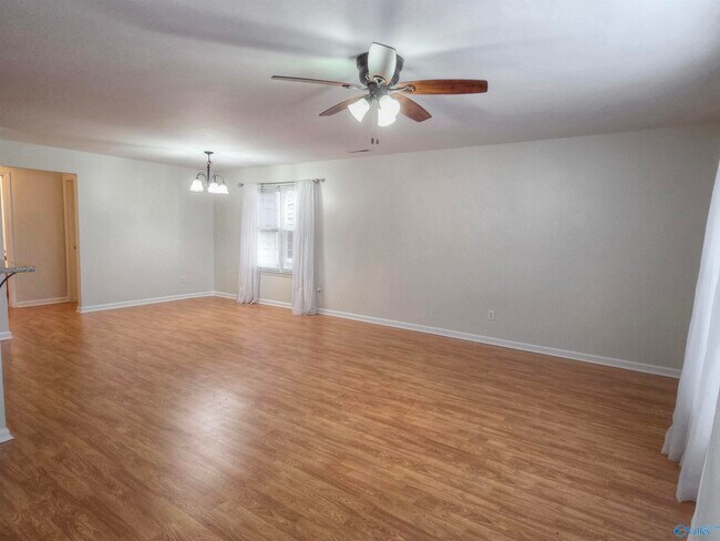 Foto del edificio - 244 Waters Edge Ln