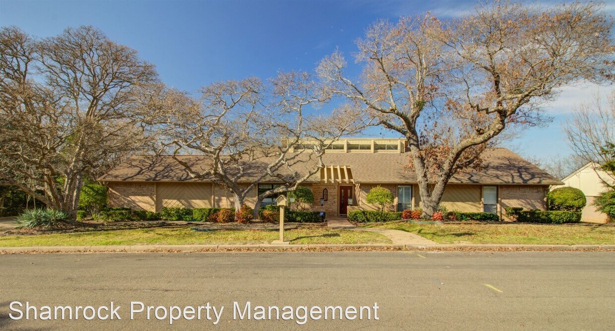Primary Photo - 3 br, 2 bath House - 1200 Sierra Dr