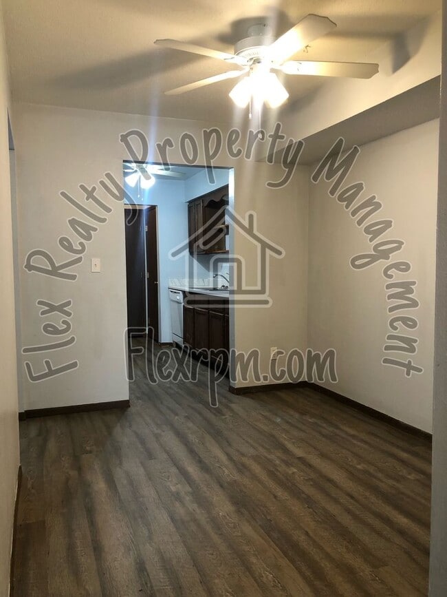 Foto del edificio - 3353 W Laskey Rd