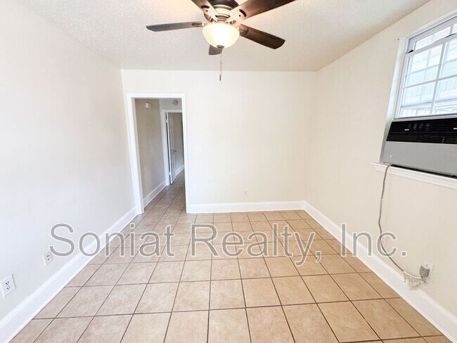 Foto del edificio - 7929 Oleander St