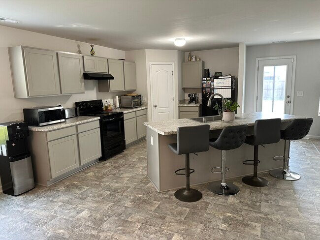 Building Photo - 1709 Redbout Ct