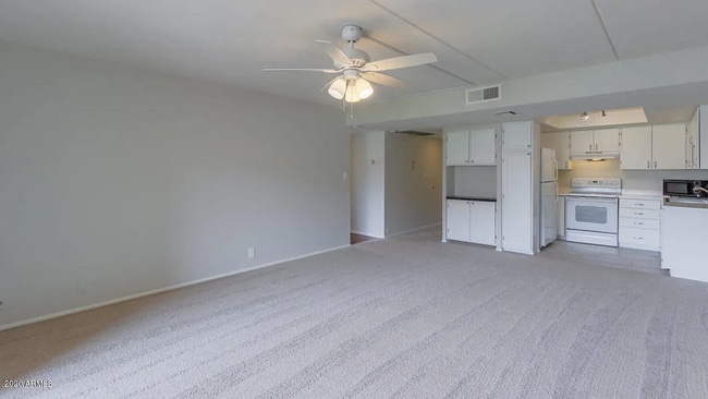 Building Photo - E Camelback