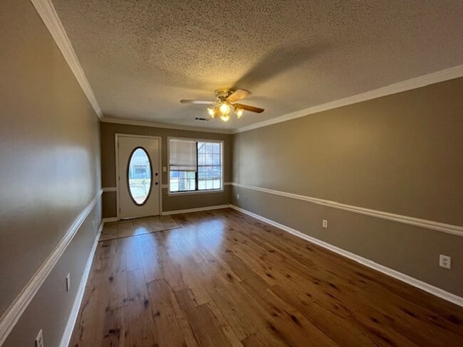 Foto del edificio - Renovated 3 Bedroom 2 Bath Townhome for Rent!