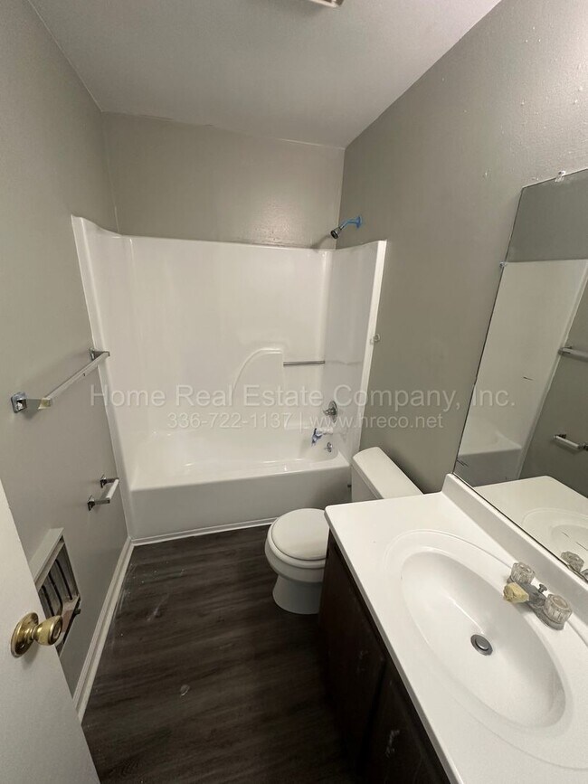 Building Photo - 4229 Ogburn Ave