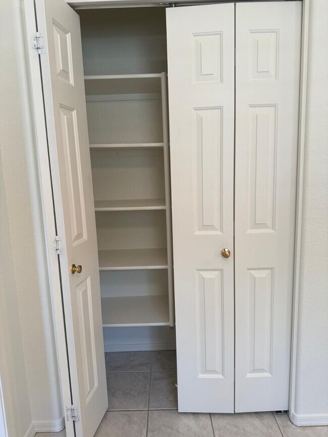 Building Photo - 45 E 9th Pl