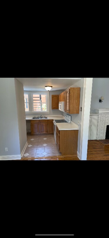 Building Photo - 1021 Acosta St