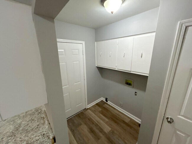 Foto del edificio - 3436 Ridgemont Ave