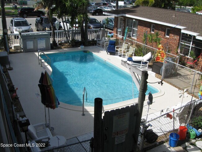 Foto del edificio - 427 Sunrise Dr