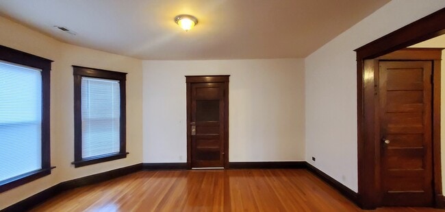 Foto del edificio - 366 Western Ave