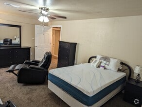 Building Photo - 323 Zuniga St