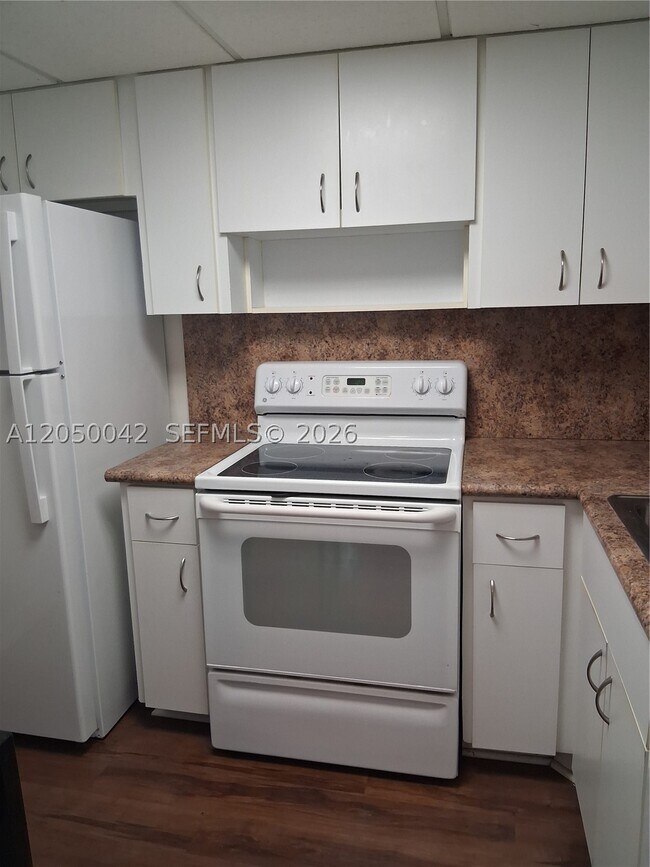 Building Photo - 8315 SW 72nd Ave