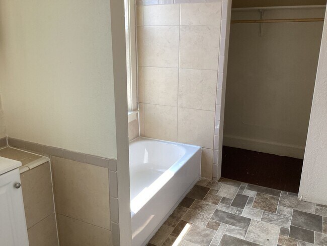Foto del edificio - 769-771-771 W Windlake Ave