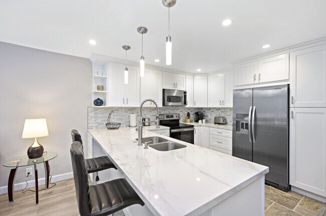 Foto del edificio - 11645 Montana Ave