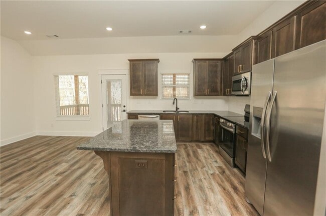 Foto del edificio - 12 Celtic Dr