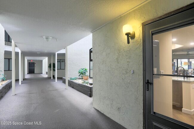 Foto del edificio - 9612 Riverside Dr