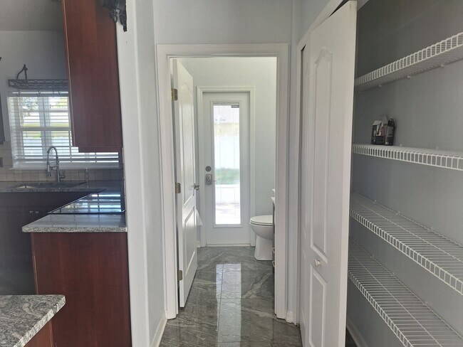 Building Photo - VA-VA ROOM! 5 BR  Home in Debary Country C...