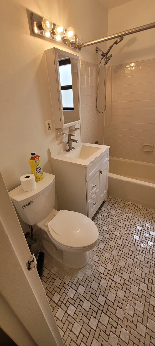 Bathroom - 17 Colonial Dr