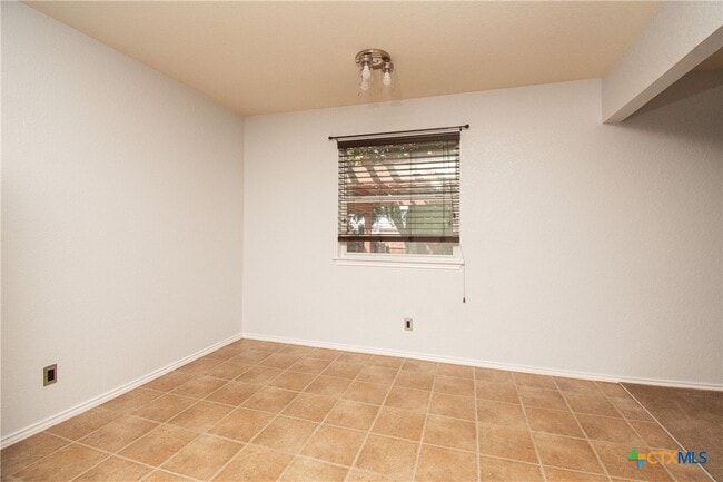 Building Photo - 3309 Lorena Dr