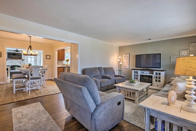 Building Photo - 500 Blossom Bend