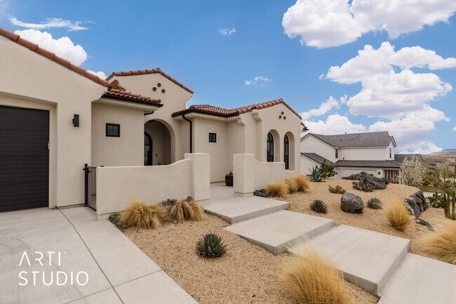 Building Photo - Beautiful 6 Bedroom 4.5 Bathroom Home in D...