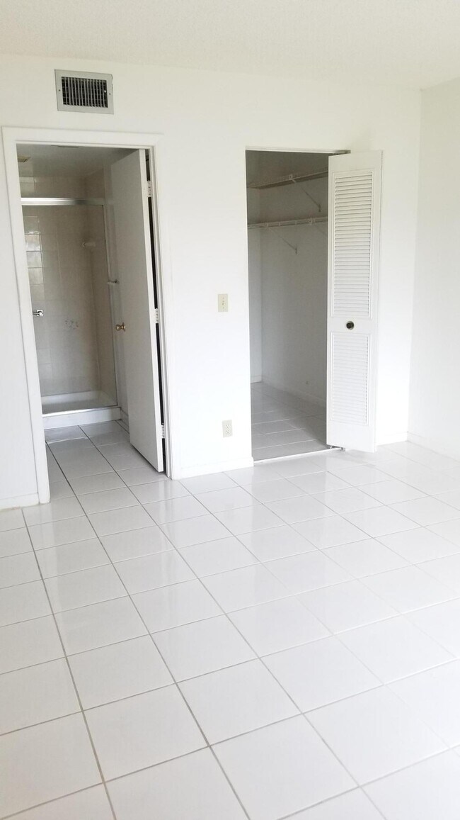 Foto del edificio - 825 Sky Pine Way